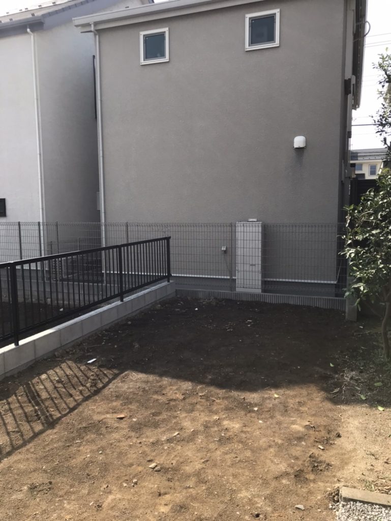 造園作業前の庭